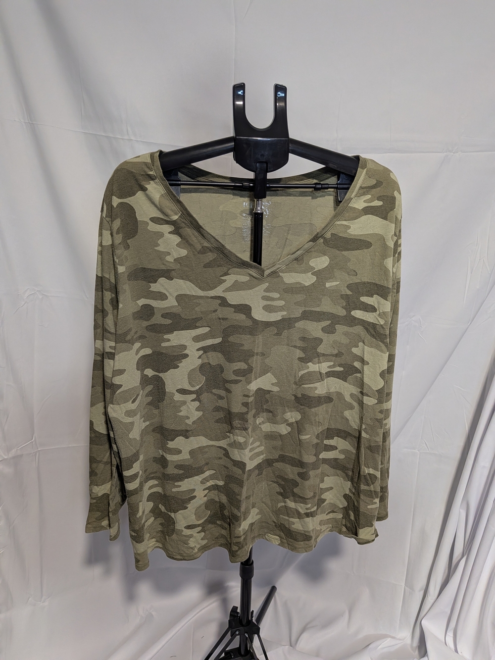 Terra & Sky Olive Camo V-Neck Long Sleeve Tee
